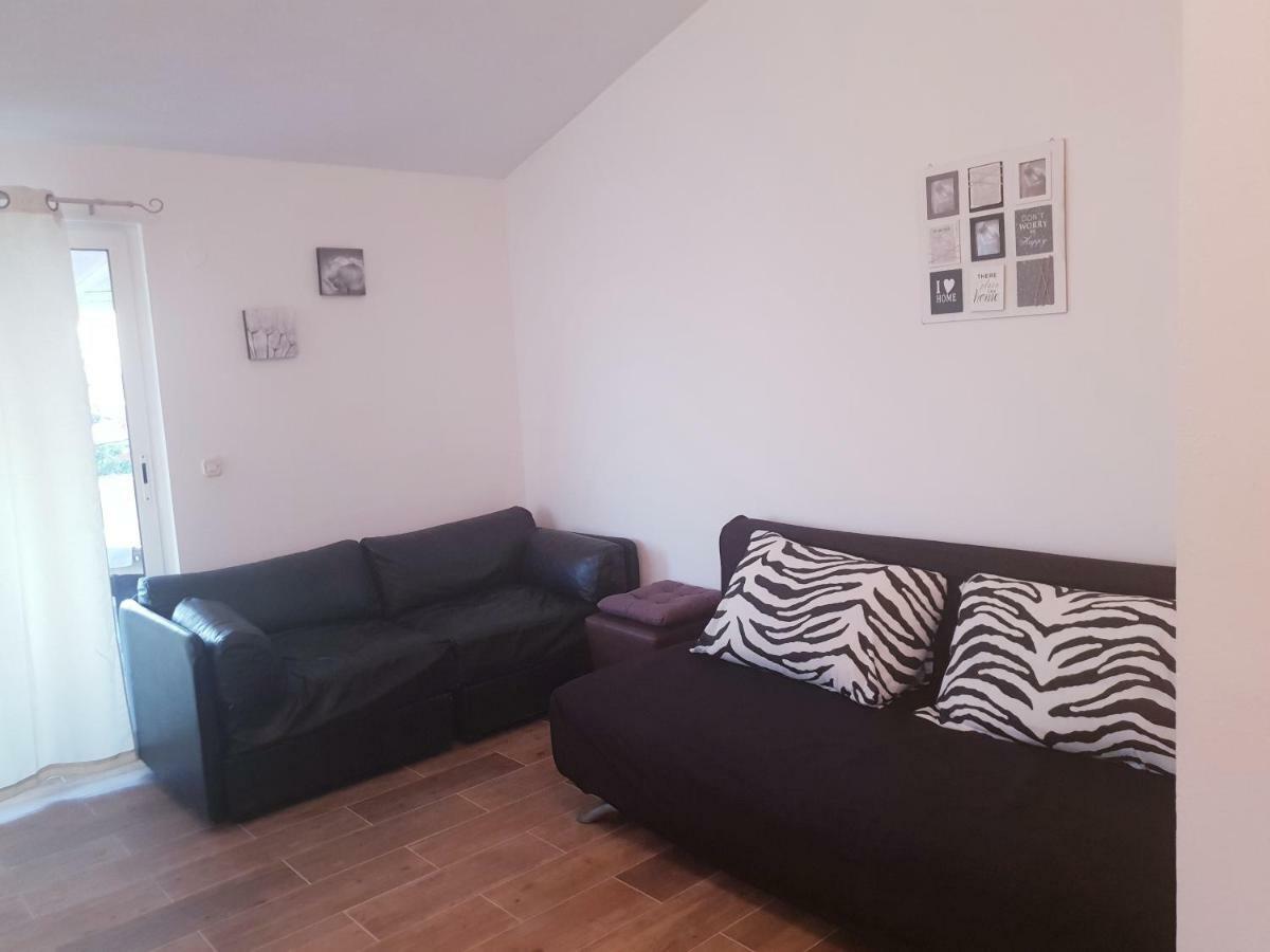 Apartments Petrovic Pirovac Eksteriør billede
